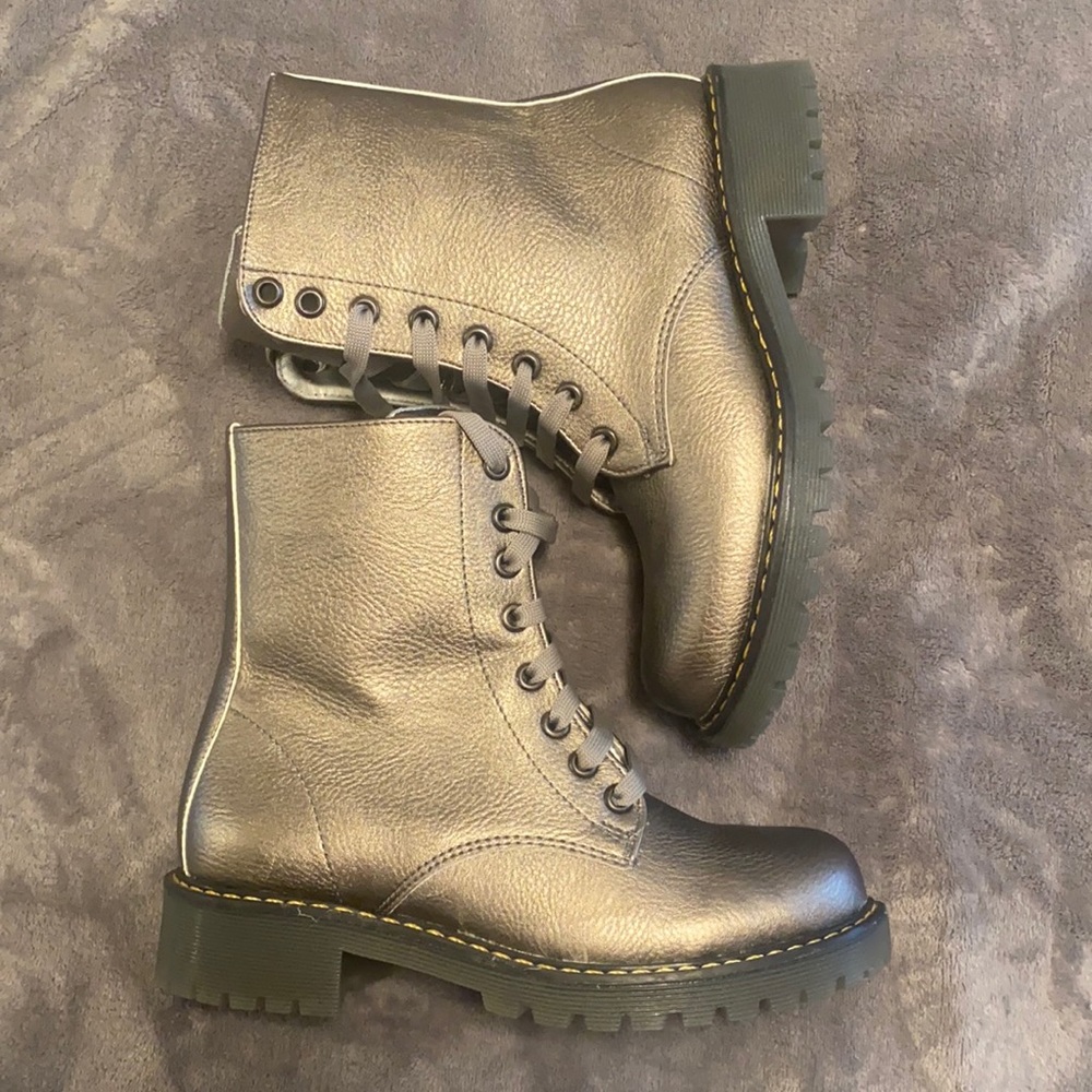 New Silver lace up boots